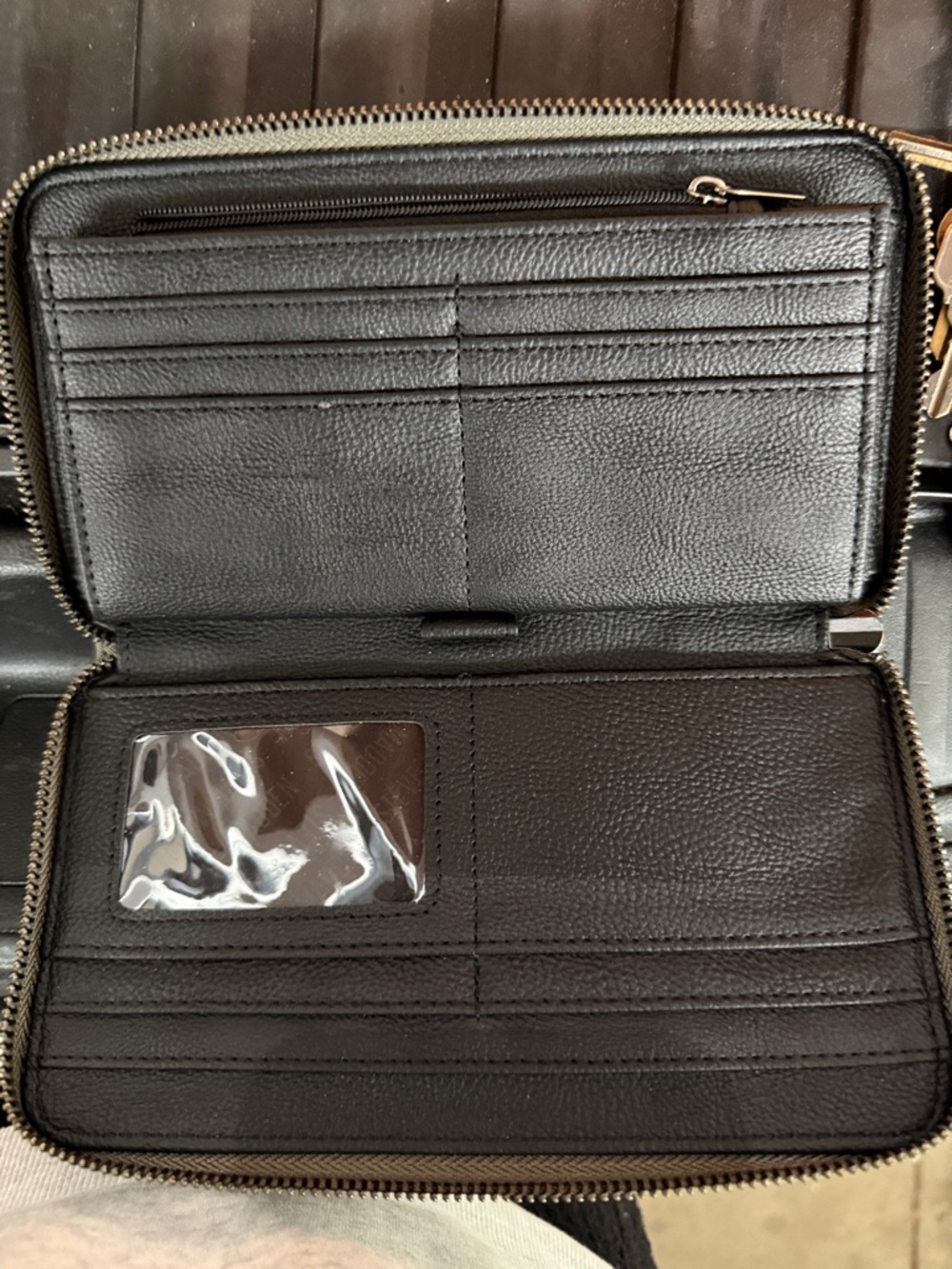 Steve Madden Olive Wallet - Picture 2 of 3